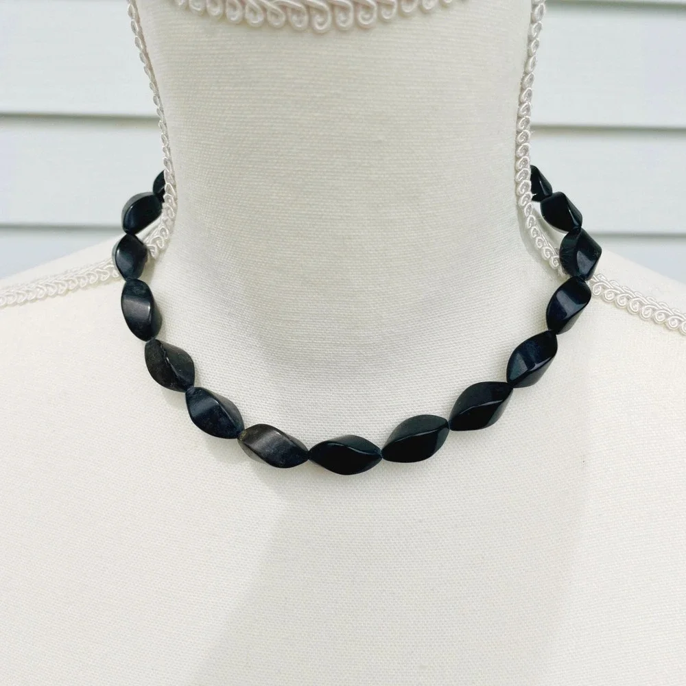 Vintage Black Twisted Marquise‎ Bead Choker Necklace Gold Tone Barrel Clasp Goth